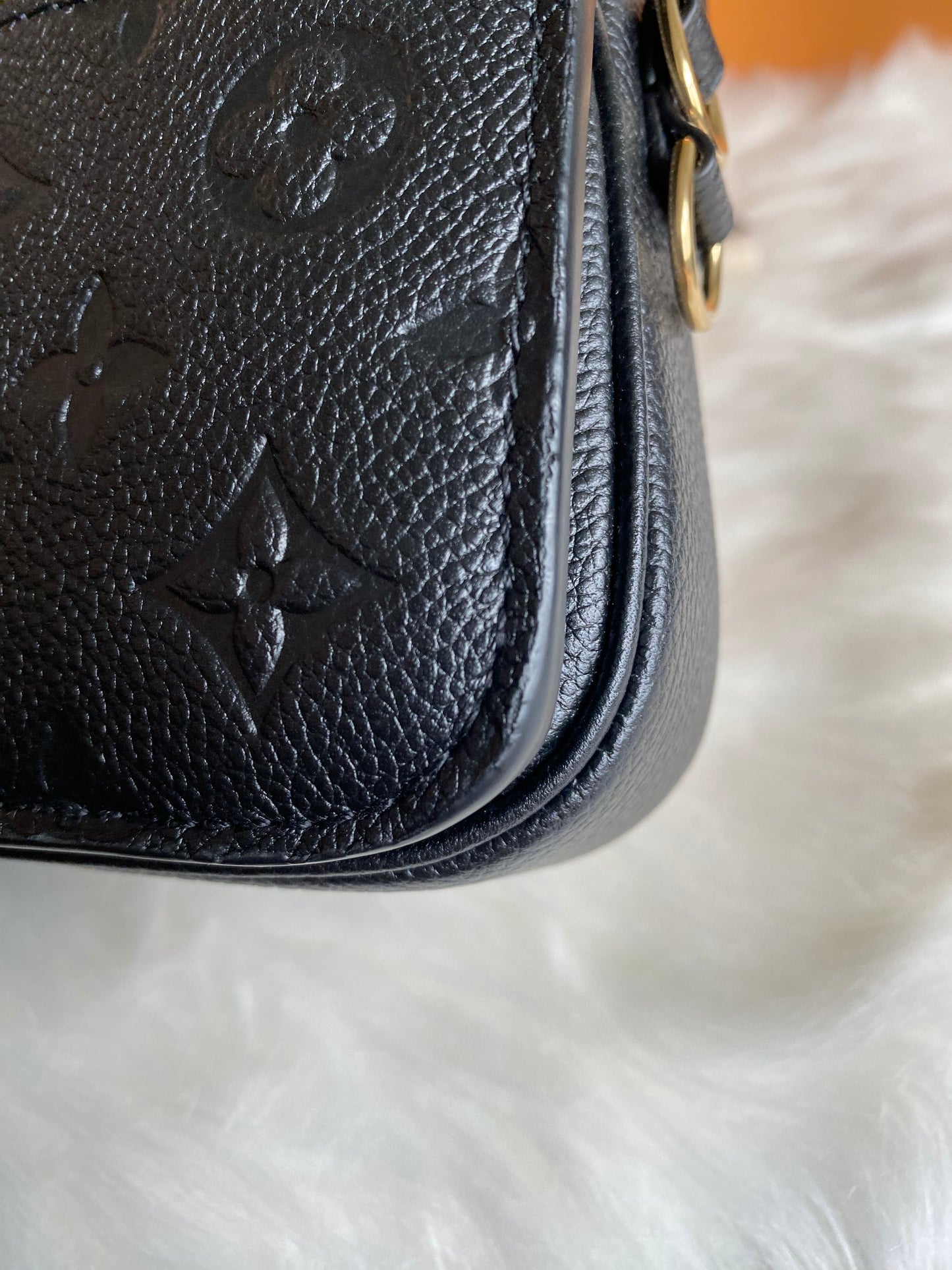 Louis Vuitton Pochette Metis East West Black Empreinte