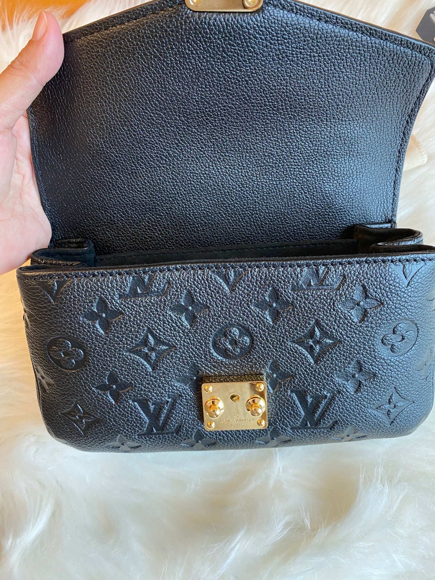 Louis Vuitton Pochette Metis East West Black Empreinte