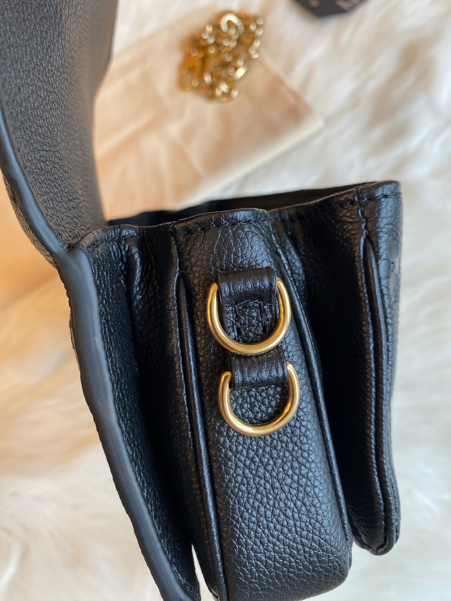 Louis Vuitton Pochette Metis East West Black Empreinte