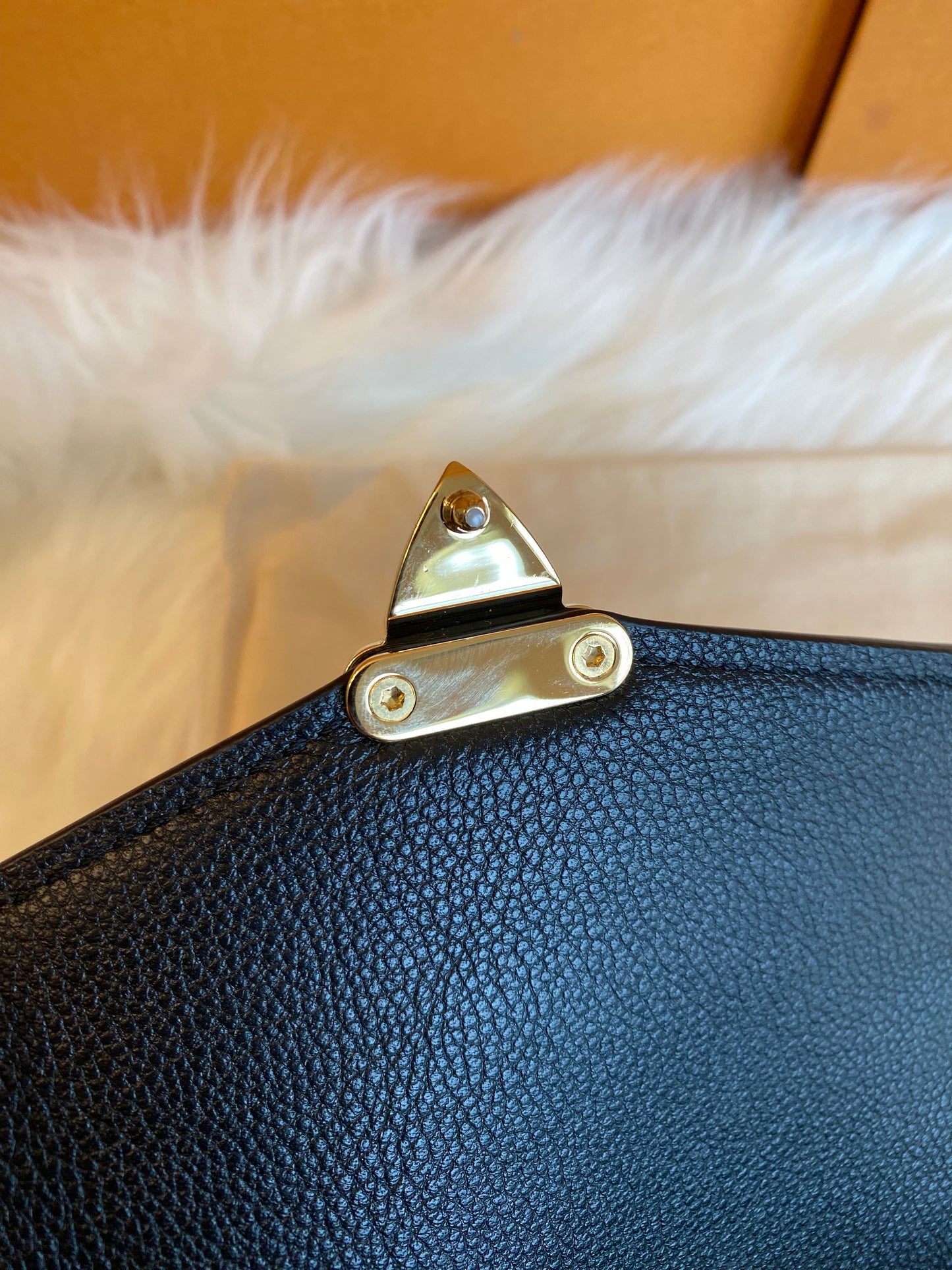 Louis Vuitton Pochette Metis East West Black Empreinte