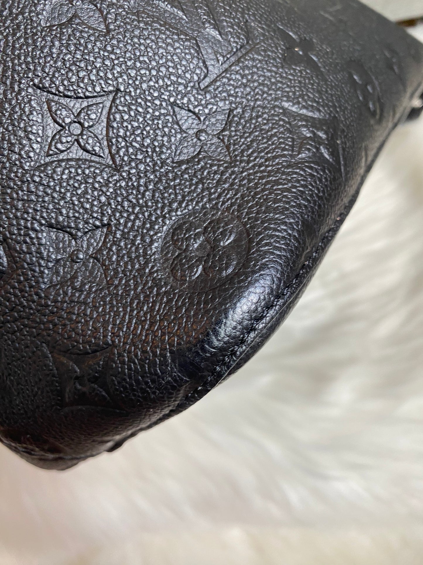 Louis Vuitton NeoNoe Black Empreinte