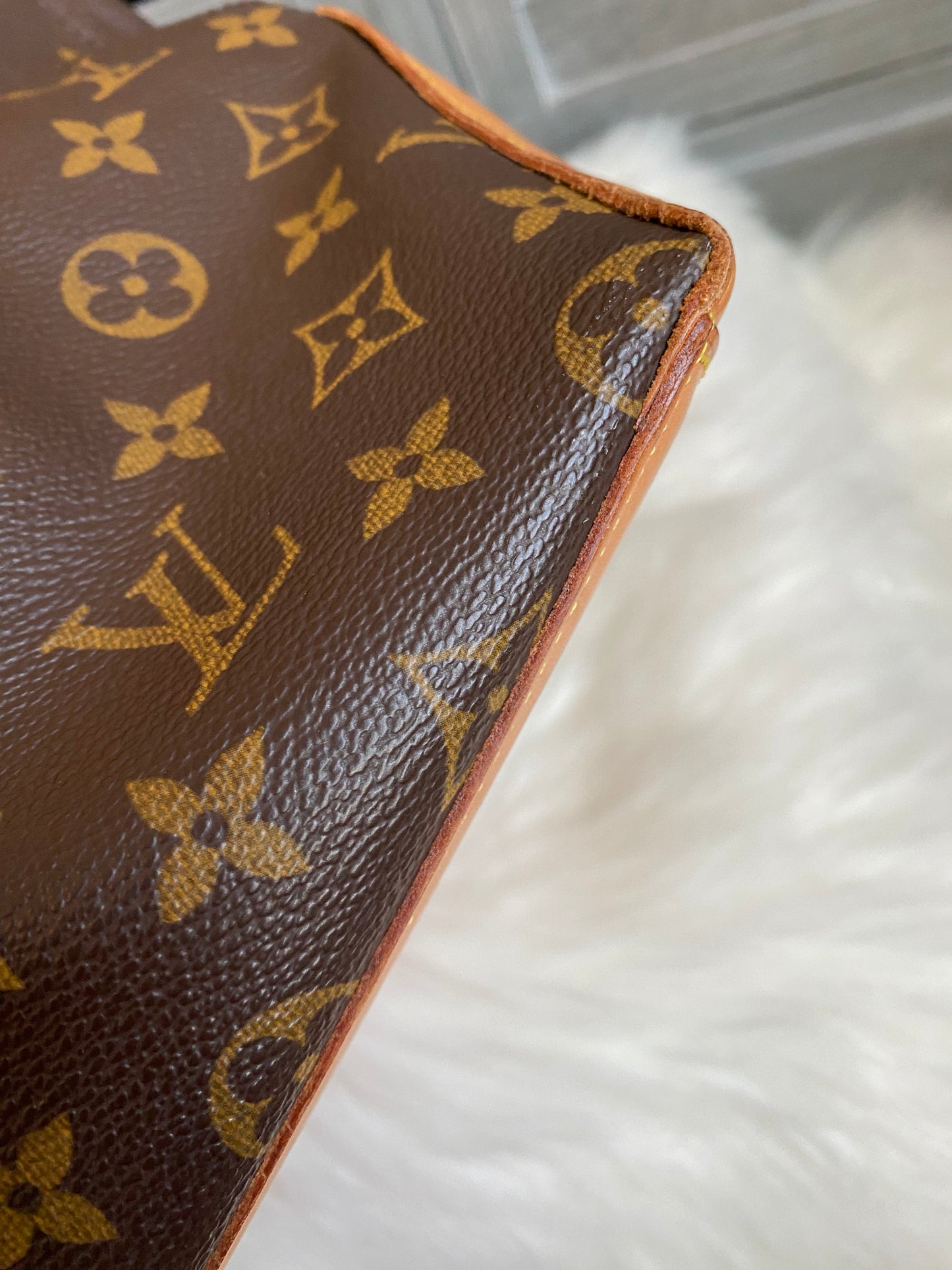 Louis Vuitton Cabas Mezzo