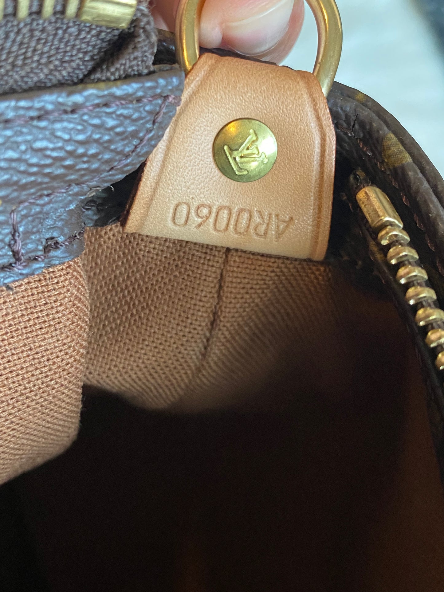 Louis Vuitton Cabas Mezzo