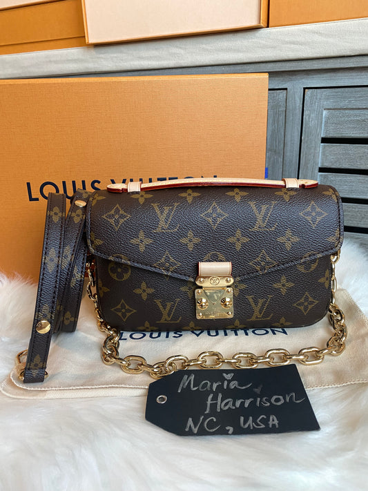 Louis Vuitton Pochettis East West