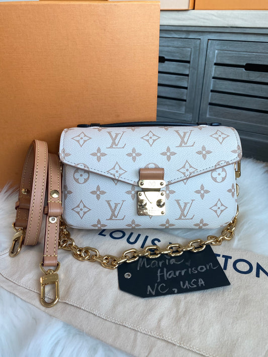 Louis Vuitton Pochette Metis East West Dune