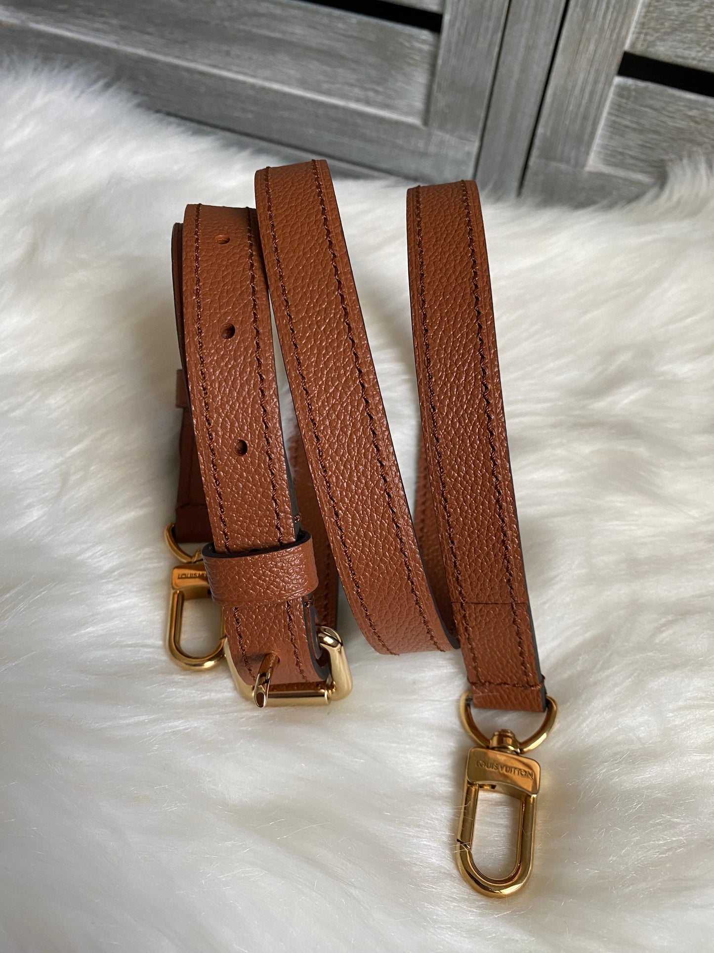 Louis Vuitton Pochette Metis Empreinte Leather - Cognac