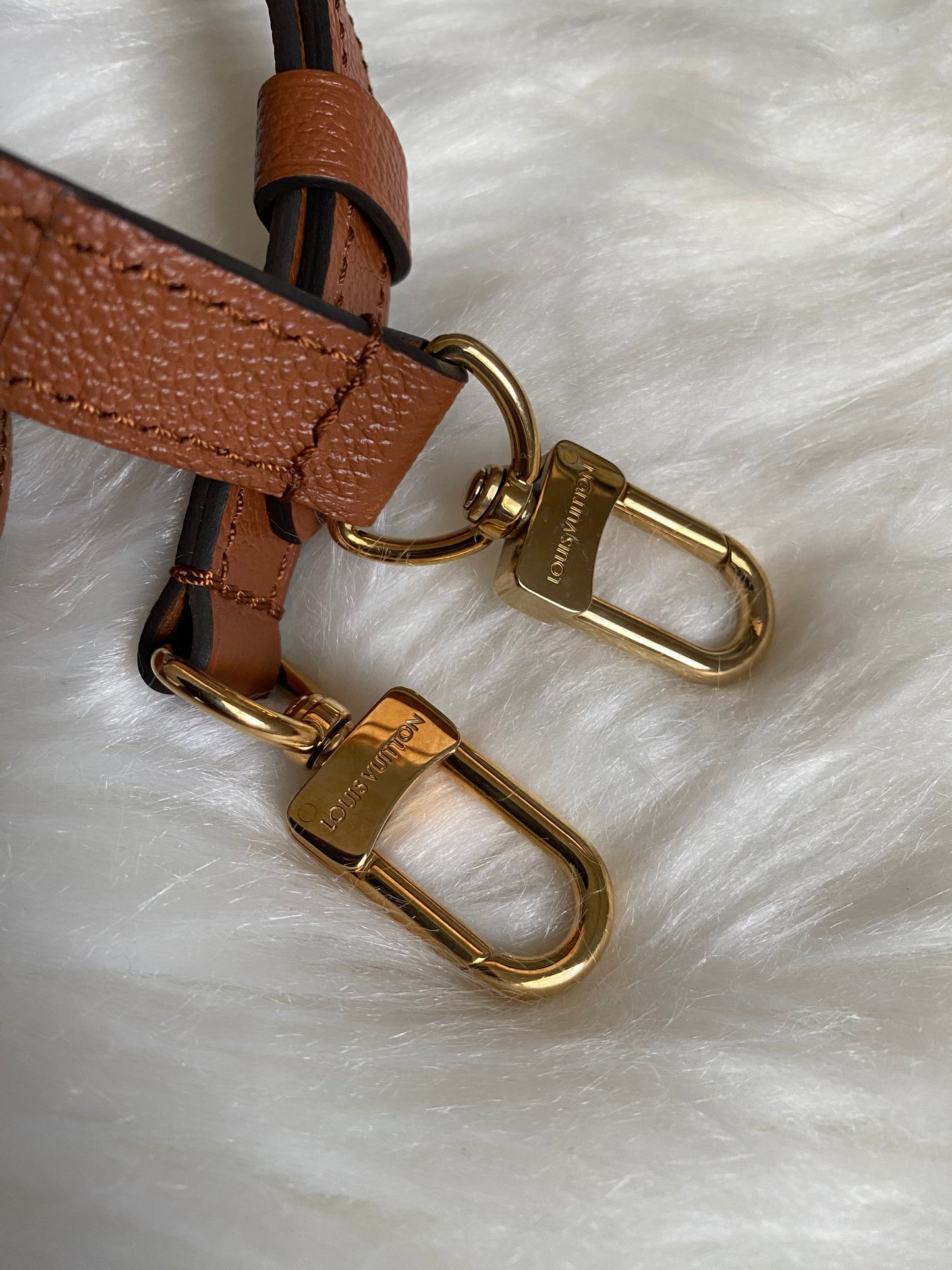 Louis Vuitton Pochette Metis Empreinte Leather - Cognac