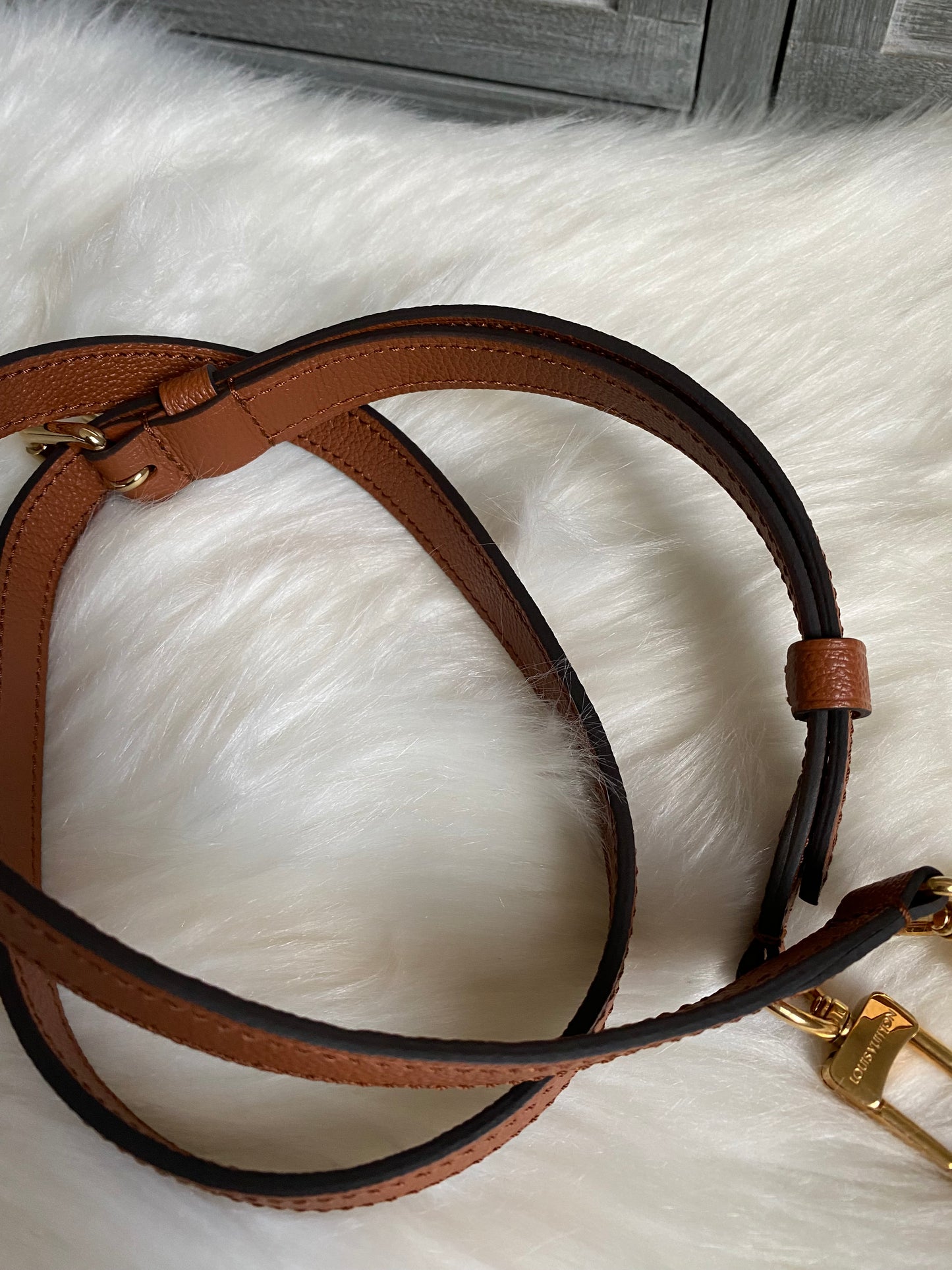 Louis Vuitton Pochette Metis Empreinte Leather - Cognac