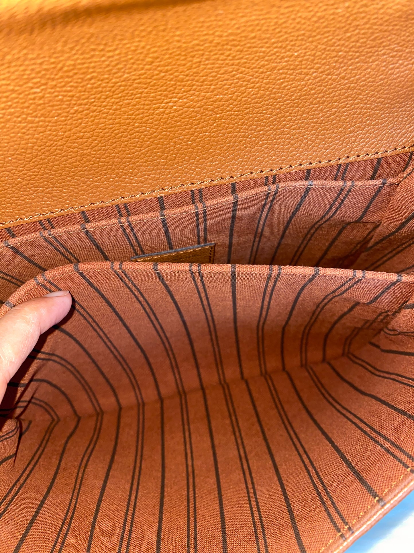 Louis Vuitton Pochette Metis Empreinte Leather - Cognac