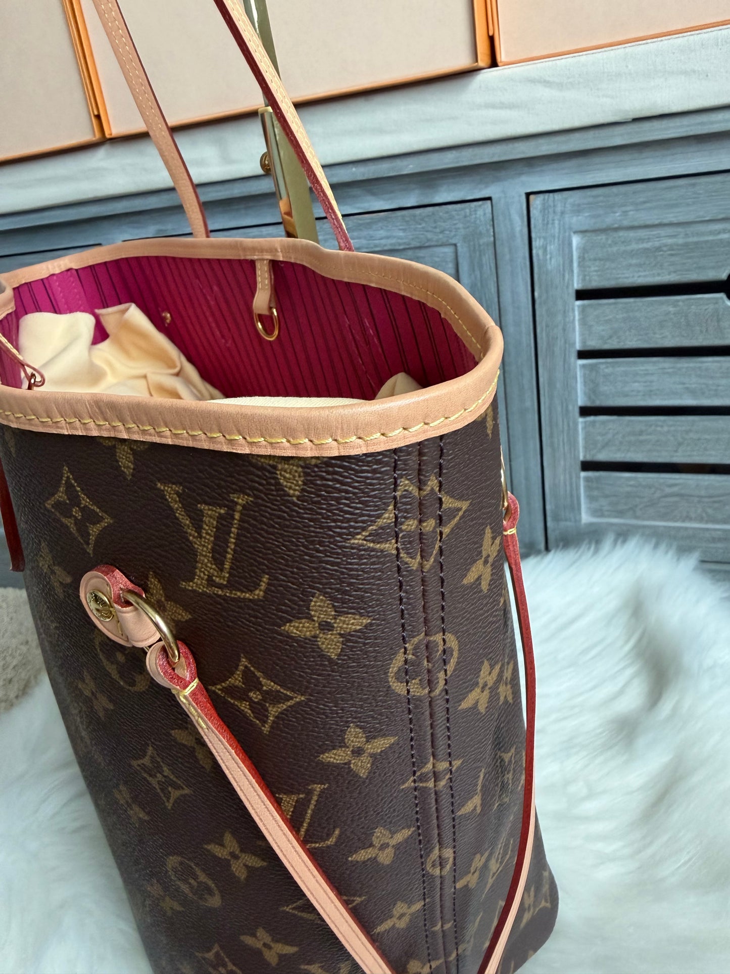Louis Vuitton Neverfull MM With Pouch Pivoine
