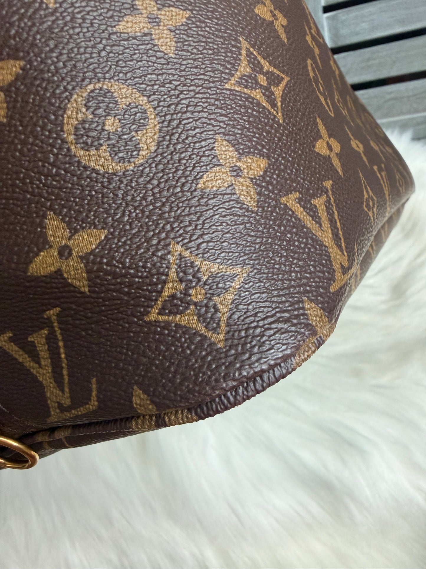 Louis Vuitton Neverfull MM With Pouch Pivoine