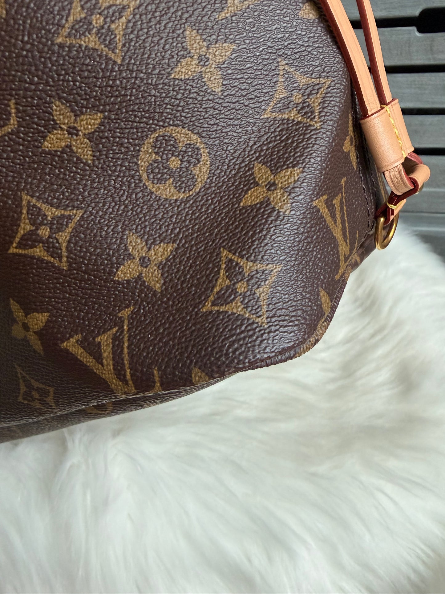 Louis Vuitton Neverfull MM With Pouch Pivoine