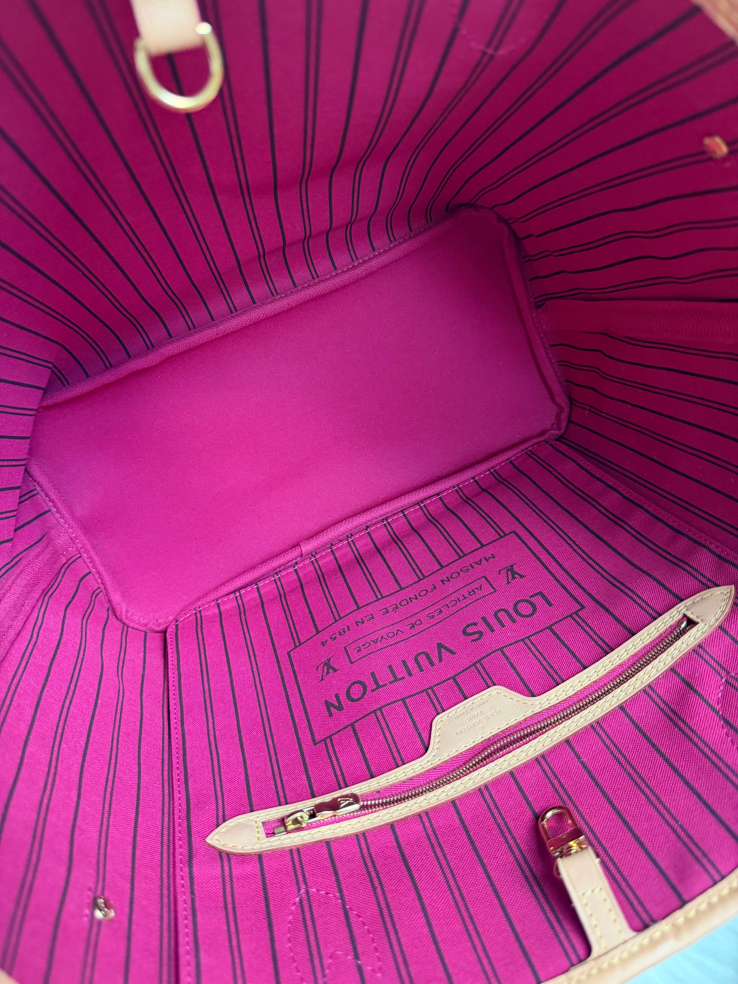 Louis Vuitton Neverfull MM With Pouch Pivoine