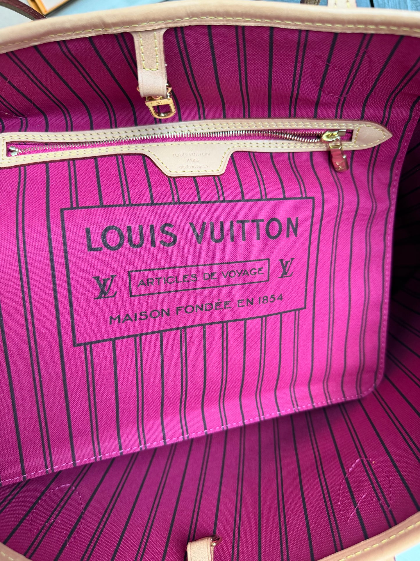 Louis Vuitton Neverfull MM With Pouch Pivoine