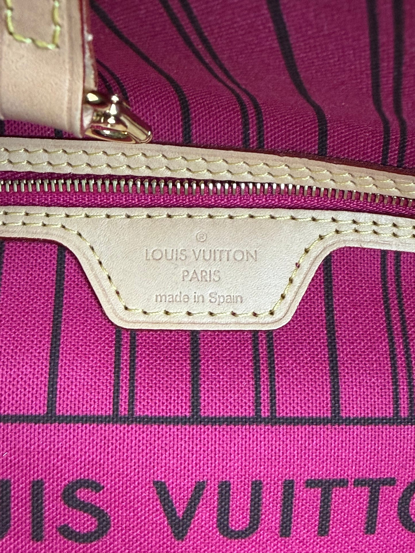 Louis Vuitton Neverfull MM With Pouch Pivoine