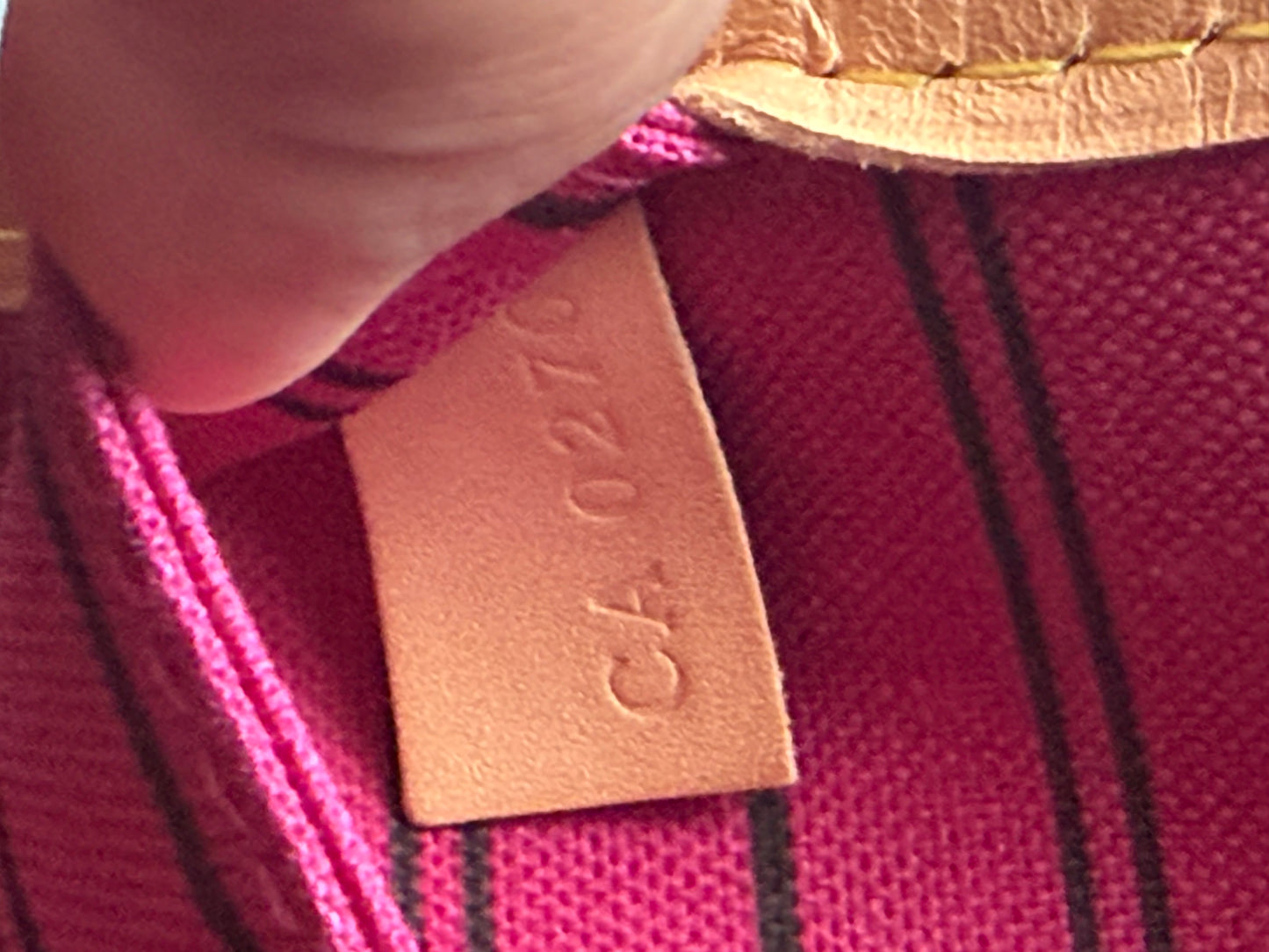 Louis Vuitton Neverfull MM With Pouch Pivoine