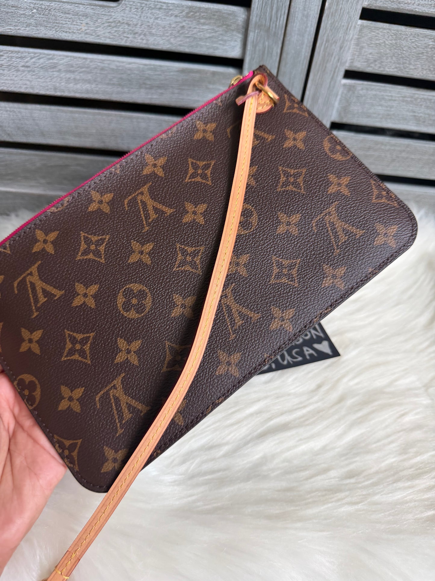 Louis Vuitton Neverfull MM With Pouch Pivoine