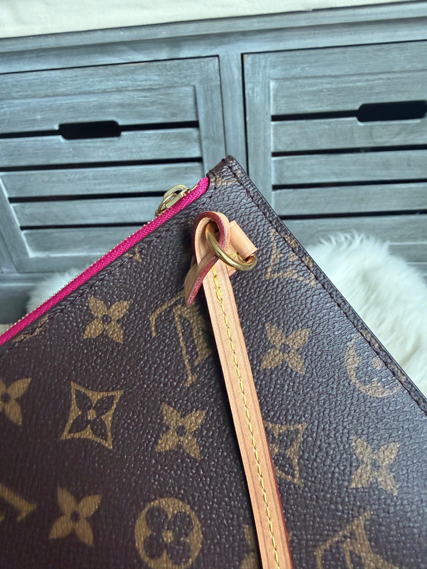 Louis Vuitton Neverfull MM With Pouch Pivoine