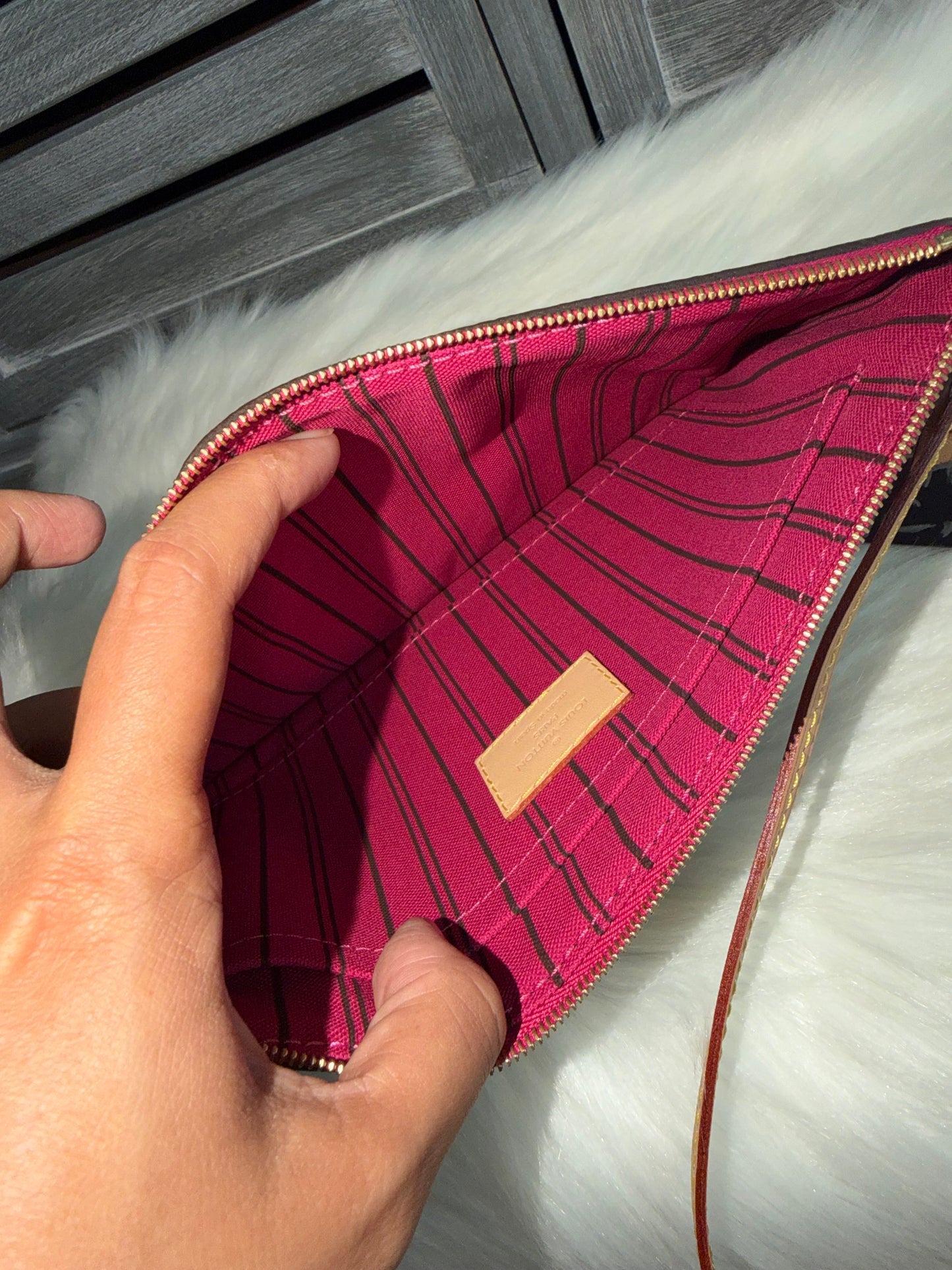 Louis Vuitton Neverfull MM With Pouch Pivoine