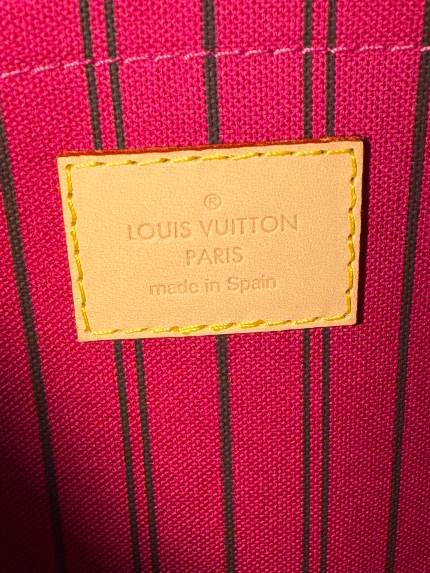 Louis Vuitton Neverfull MM With Pouch Pivoine