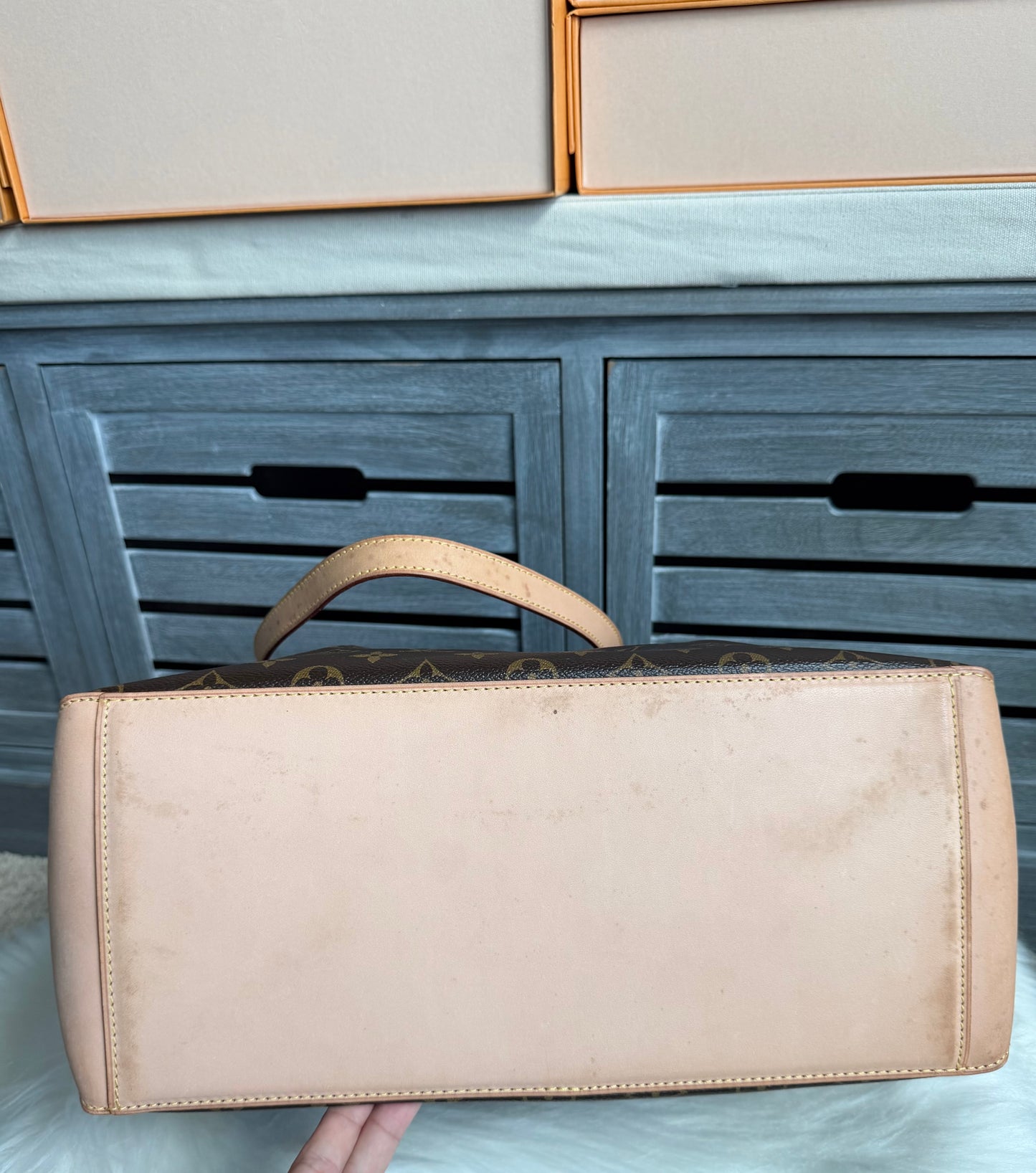 Louis Vuitton Cabas Mezzo