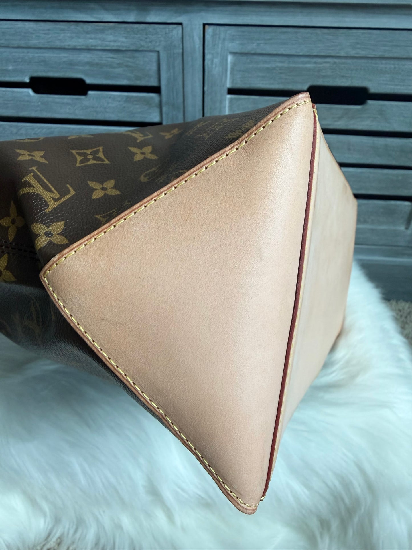 Louis Vuitton Cabas Mezzo