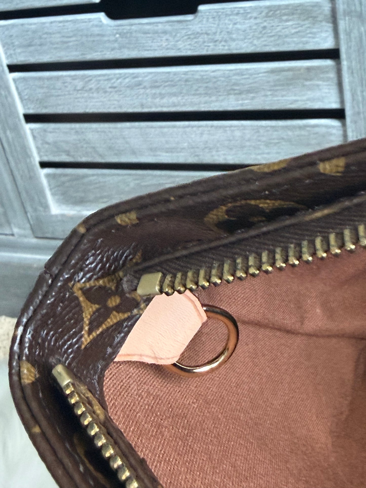 Louis Vuitton Cabas Mezzo