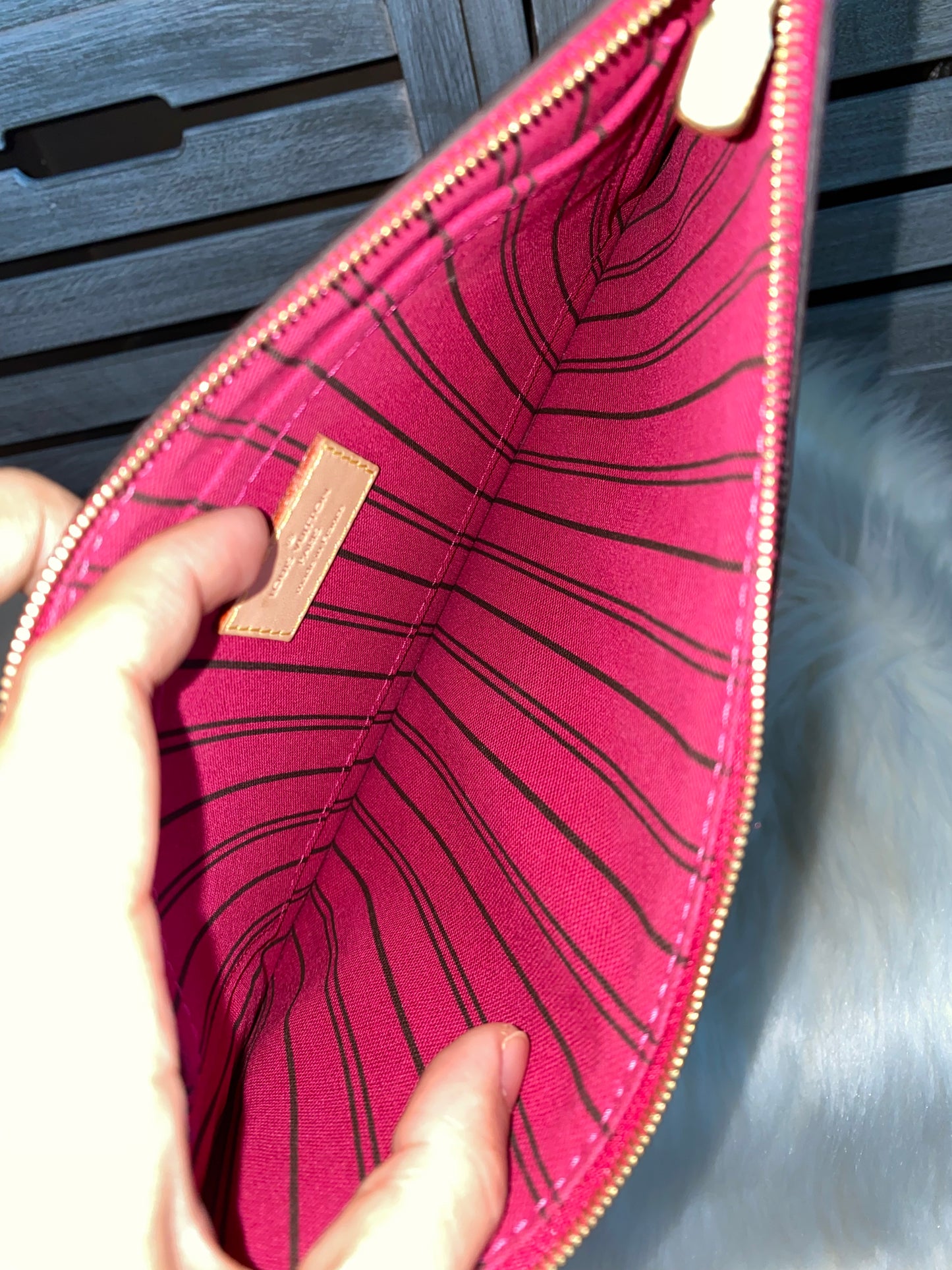 Louis Vuitton Neverfull MM With Pouch - Pivoine