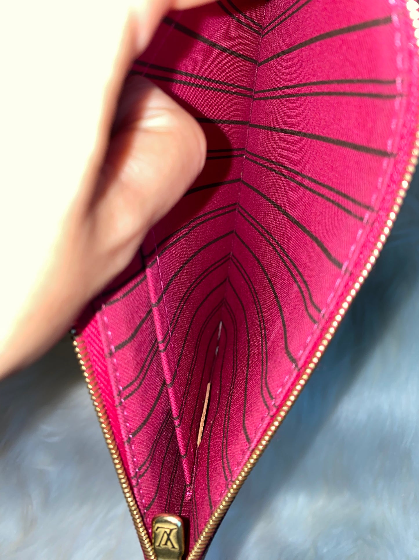 Louis Vuitton Neverfull MM With Pouch - Pivoine