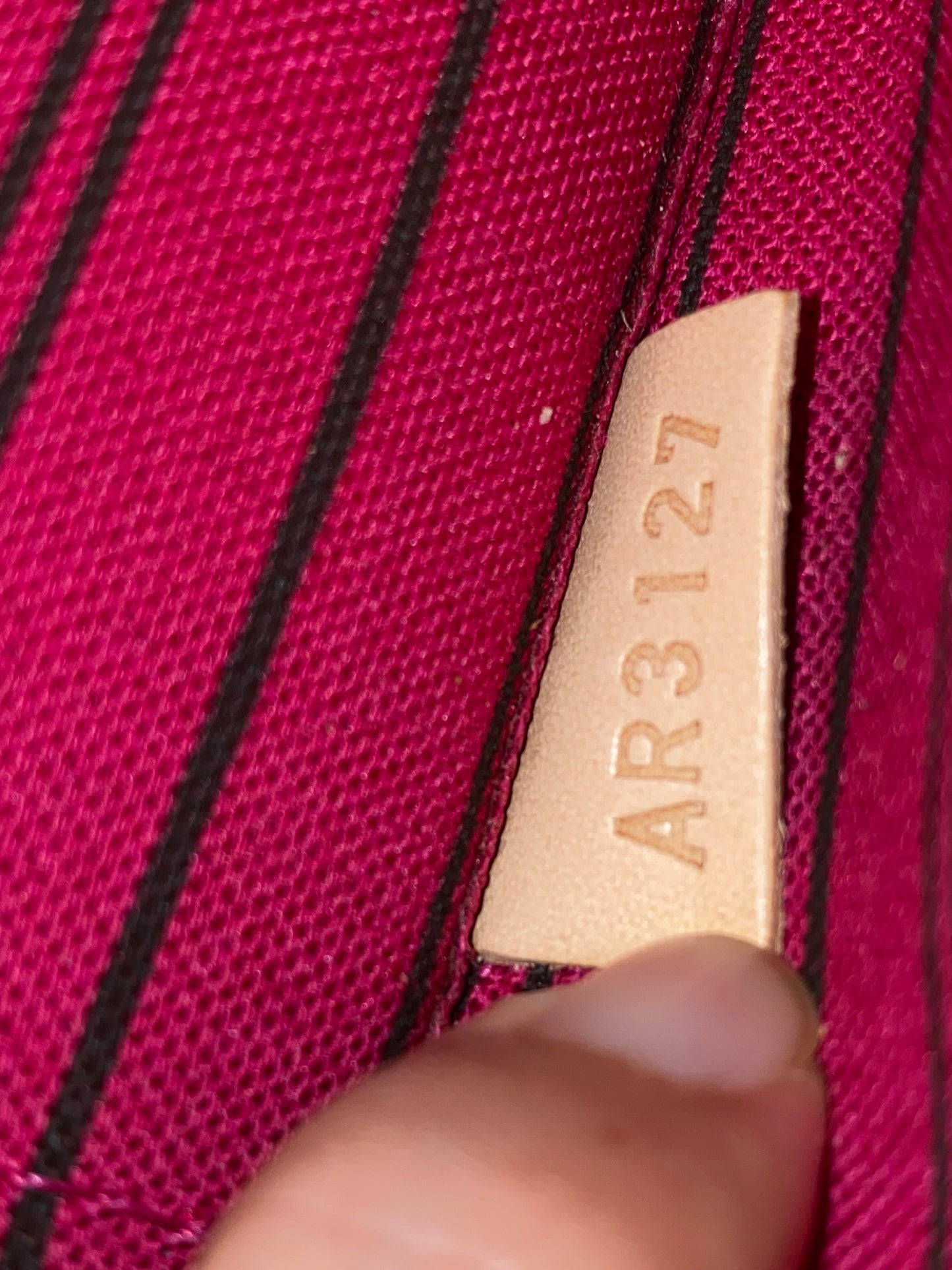 Louis Vuitton Neverfull MM With Pouch - Pivoine