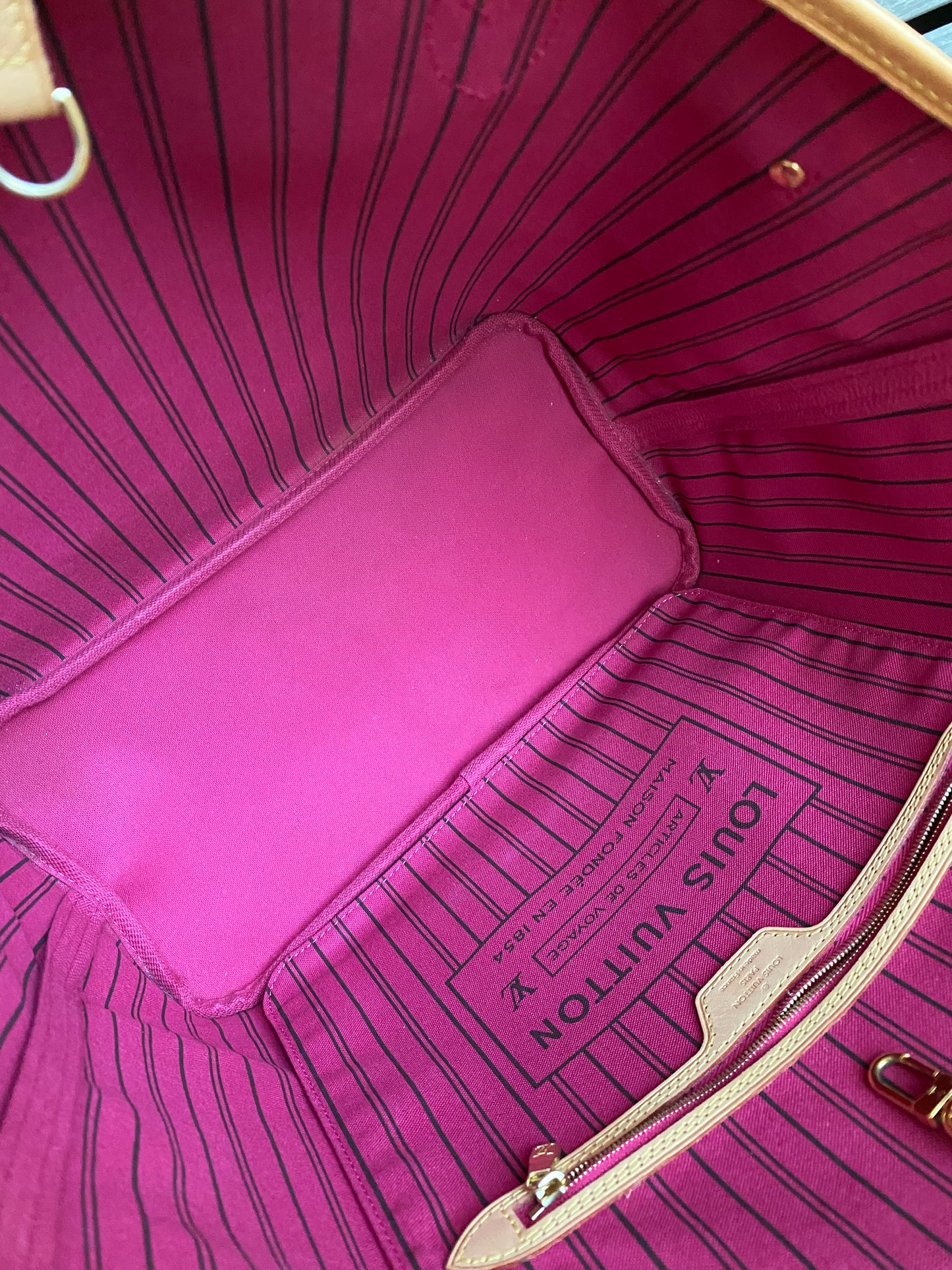 Louis Vuitton Neverfull MM With Pouch - Pivoine