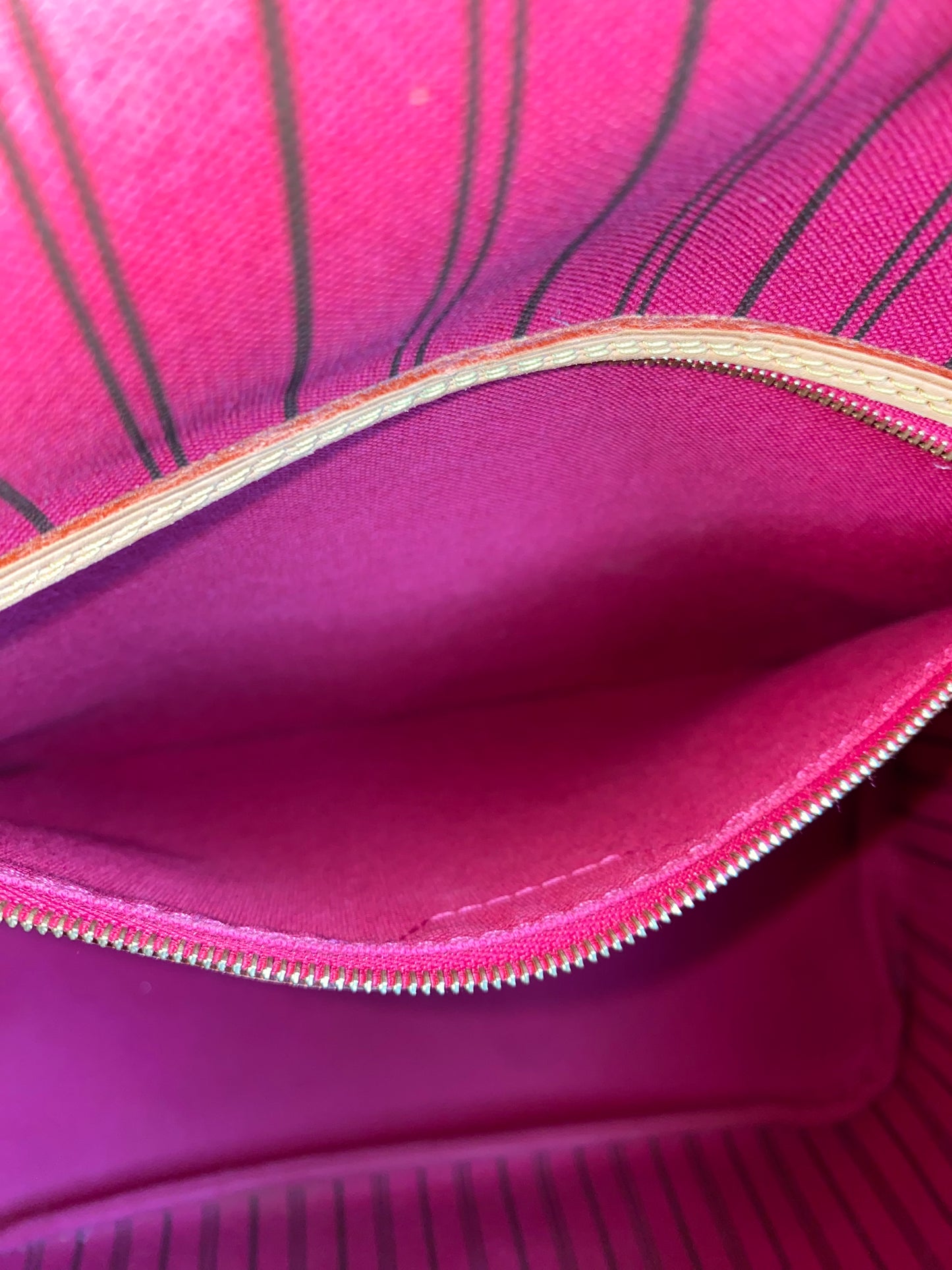 Louis Vuitton Neverfull MM With Pouch - Pivoine