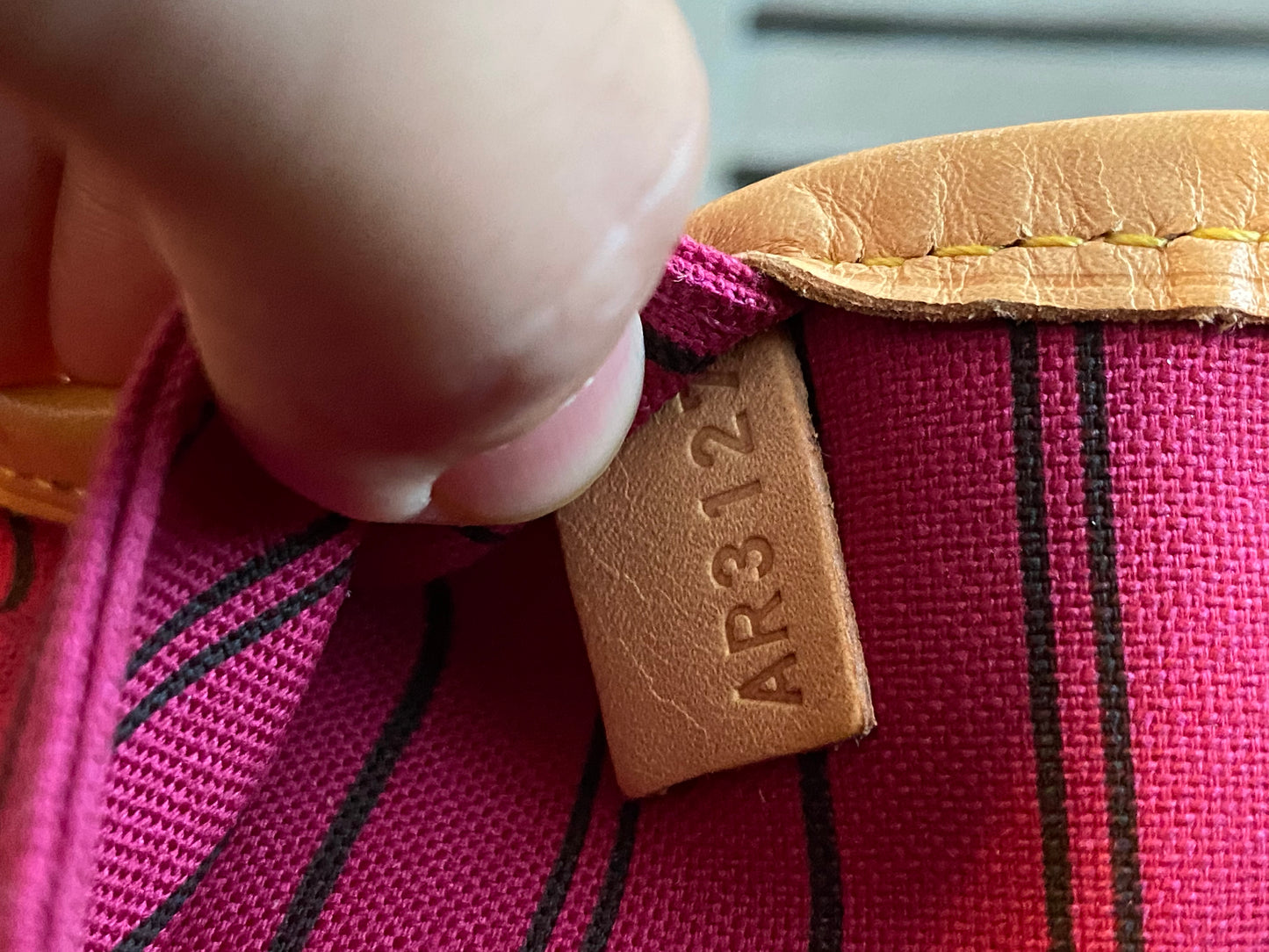 Louis Vuitton Neverfull MM With Pouch - Pivoine