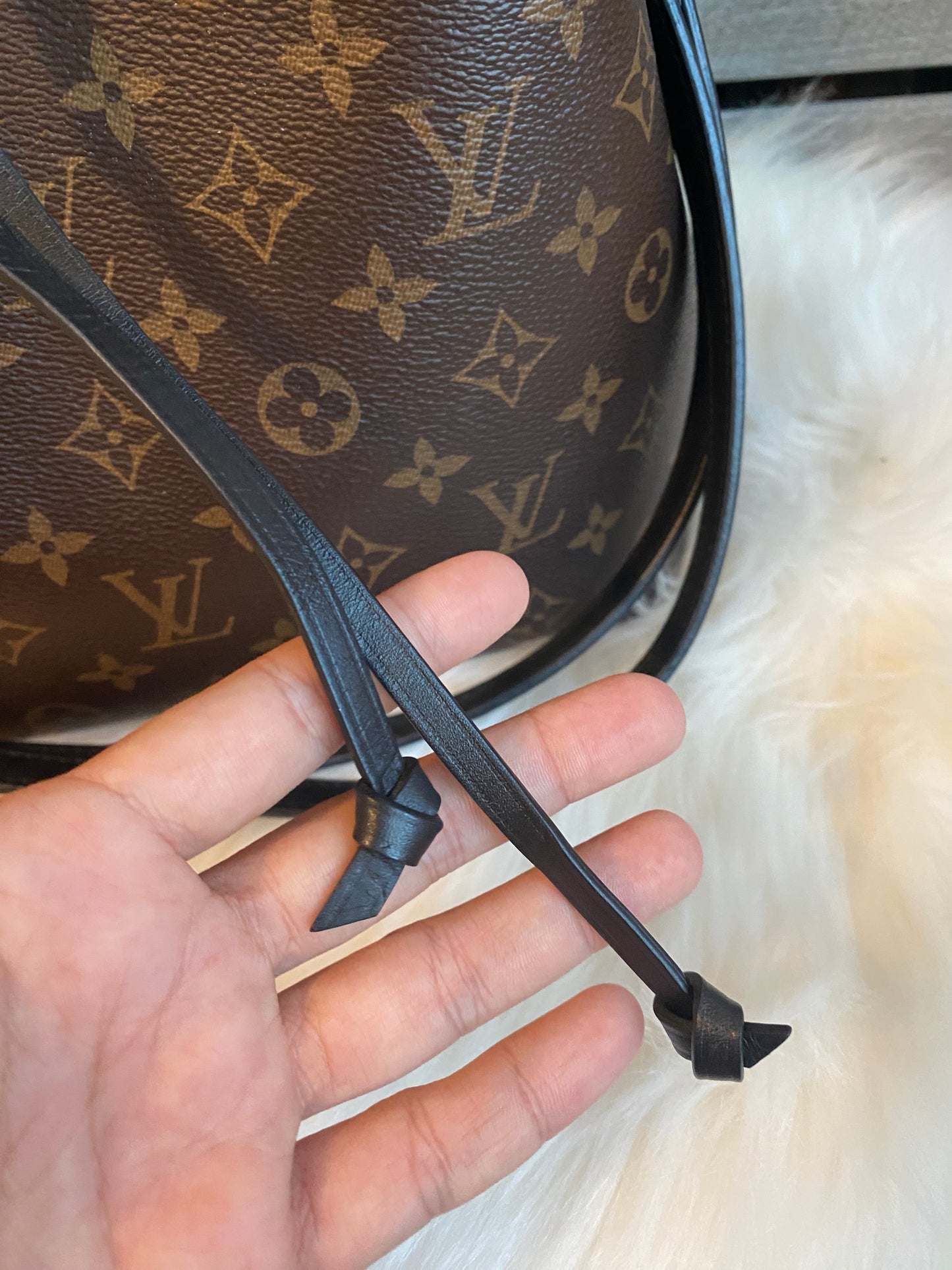 Louis Vuitton NeoNoe MM Black