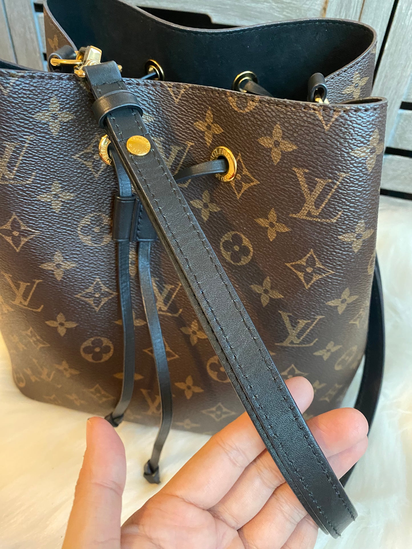 Louis Vuitton NeoNoe MM Black
