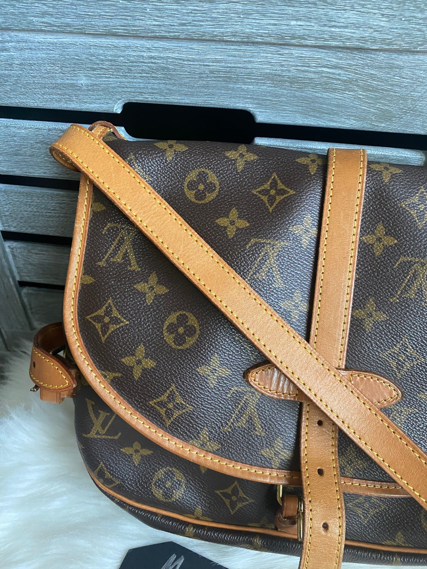 Louis Vuitton Saumur 30